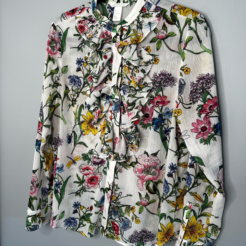 Floral Ruffle Blouse - Delicate and Unique - Picture 2 of 16